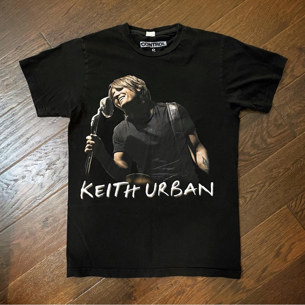 KEITH URBAN 2009 ESCAPE TOGETHER WORLD TOUR MUSIC T-SHIRT • SMALL